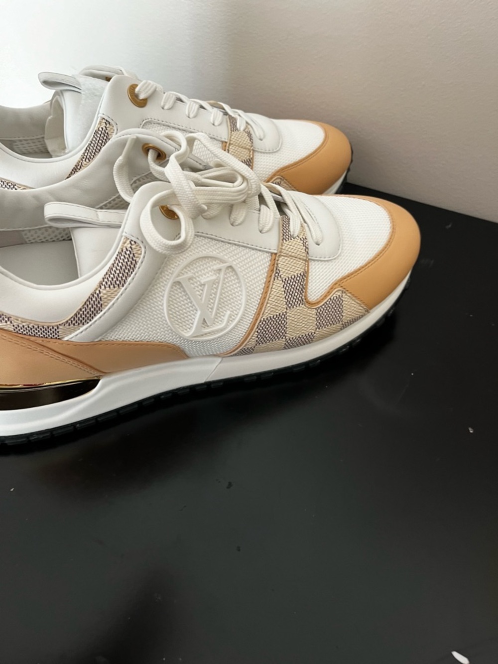 Louis Vuitton sz 39.5 new sneakers - Picture 5 of 7